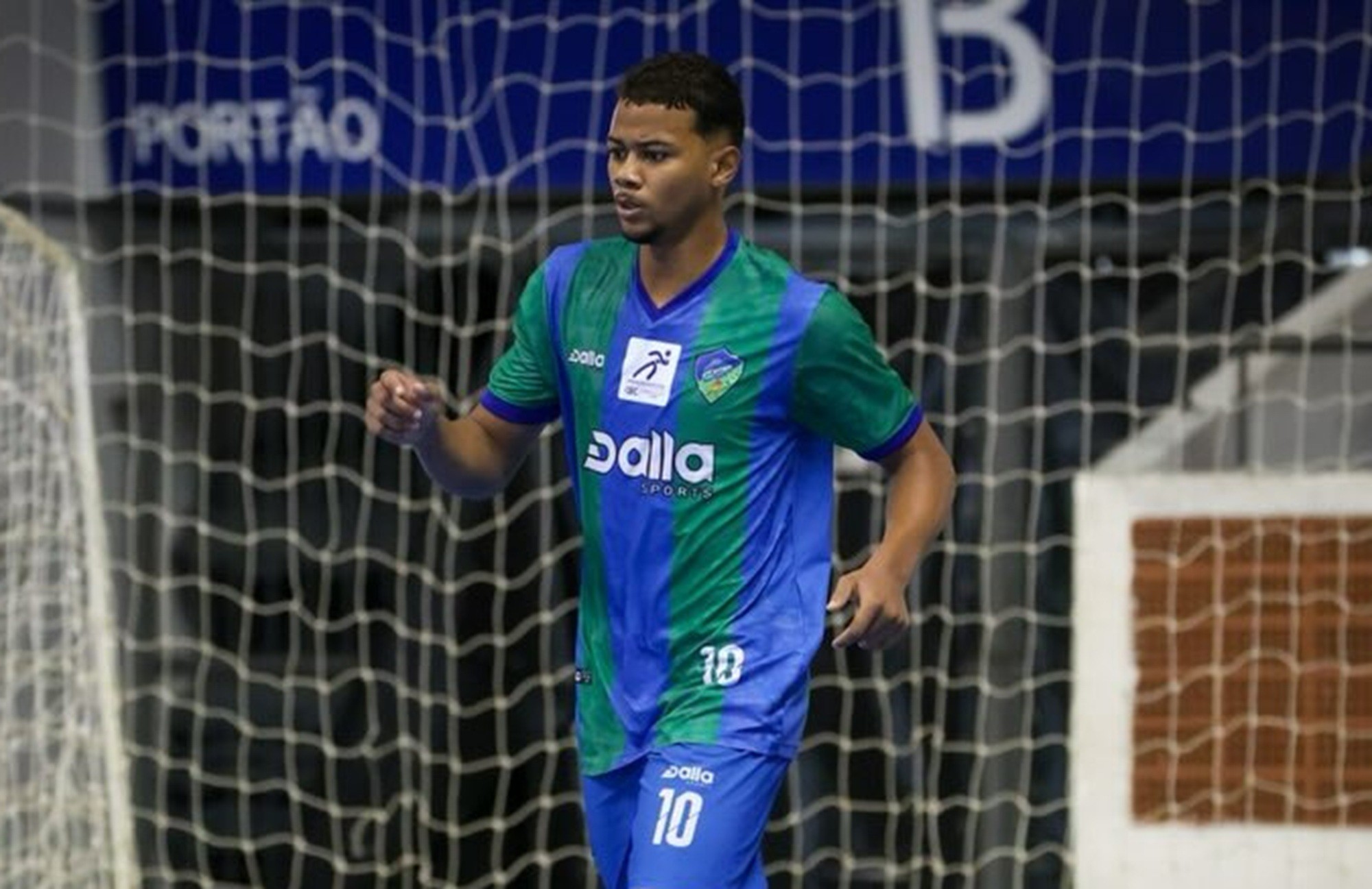 Atleta que morreu após cair do telhado de hotel morava no Espírito Santo e era capitão de time de futsal