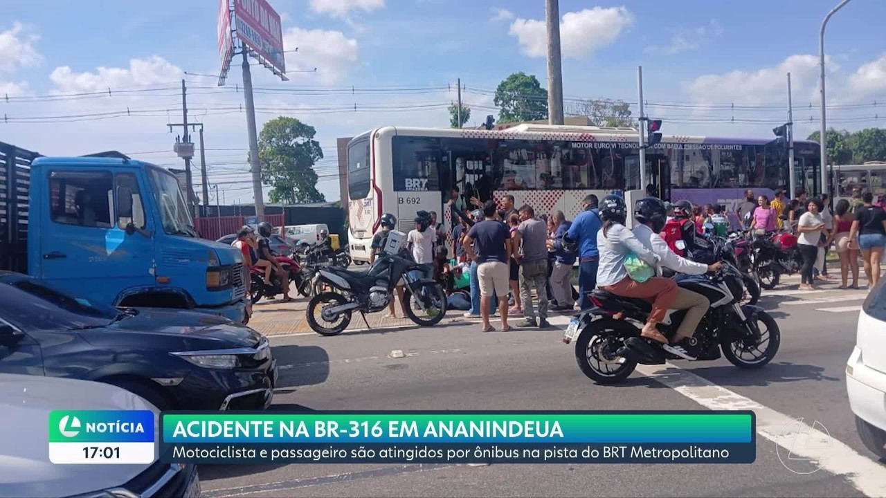 Ônibus do BRT colide com moto e deixa duas pessoas feridas em Ananindeua