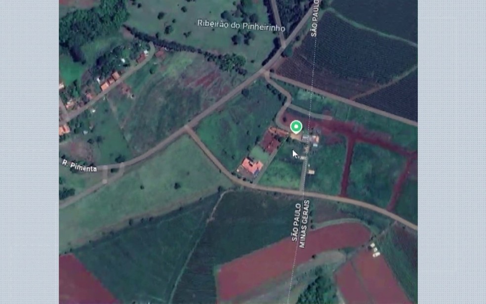 Imagem de satélite mostra linha da divisa entre Itamogi (MG) e Santo Antônio da Alegria (SP) — Foto: Reprodução/EPTV