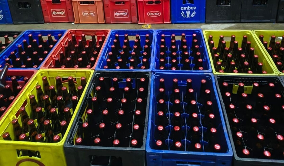 Polícia apreende 15 mil garrafas de cerveja falsificadas em barracão e prende 5 suspeitos, em Piracicaba