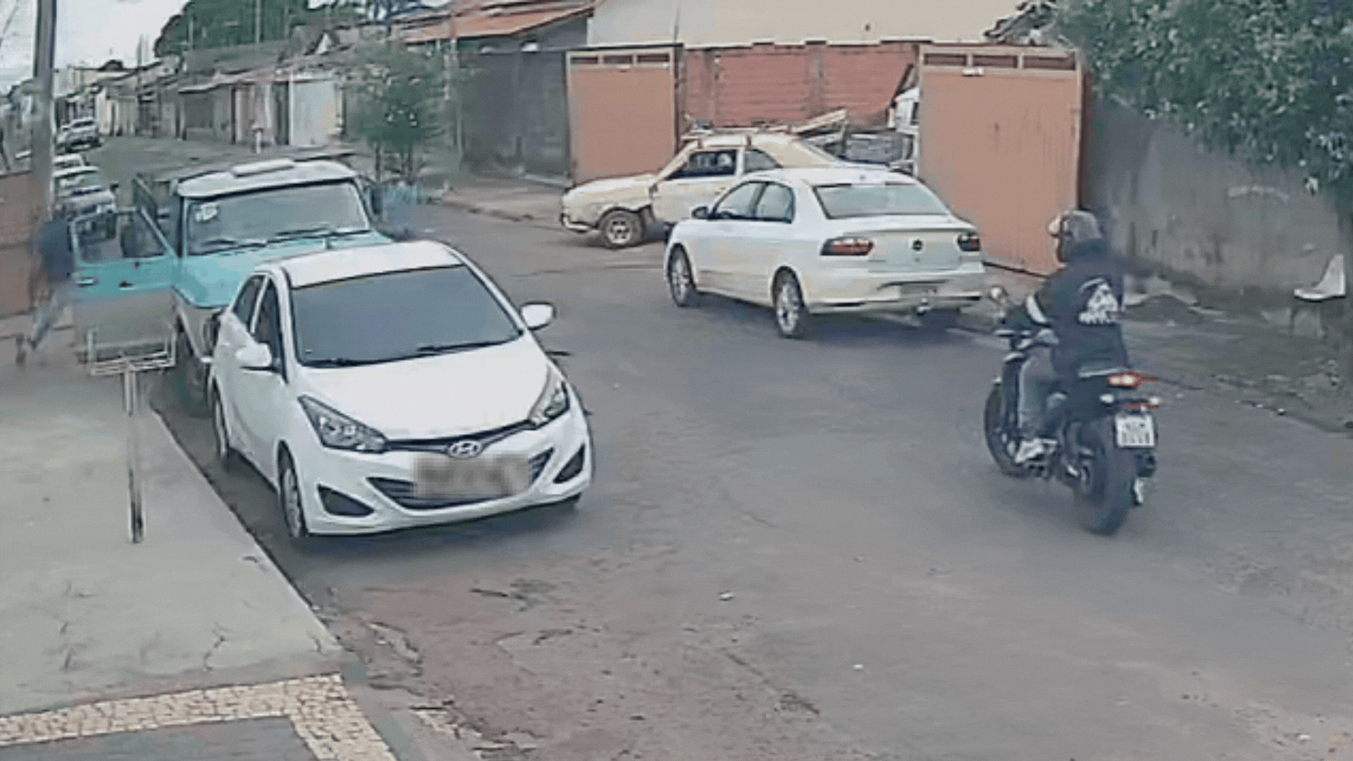 VÍDEO: Homem é morto a tiros por dupla armada em Araguari 