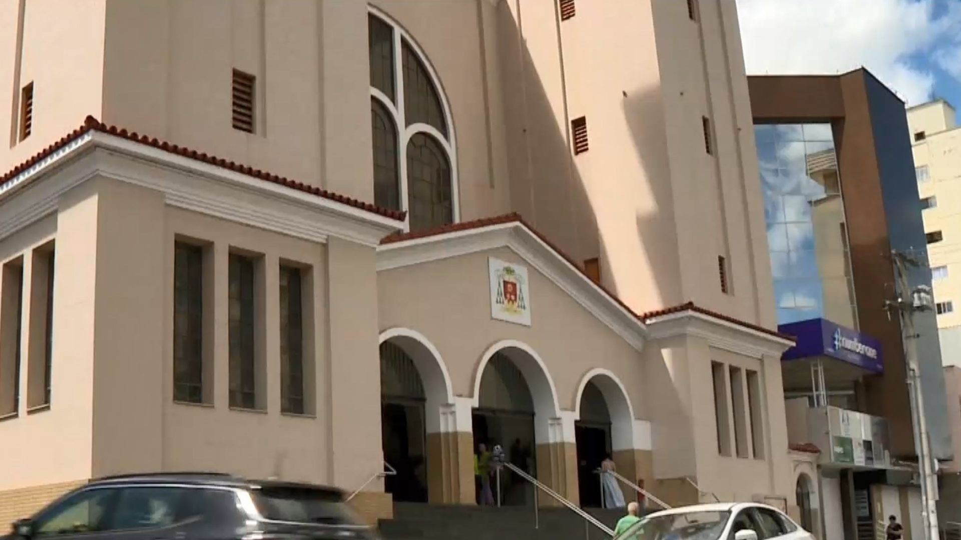 Catedral alerta para golpe de 'falso padre' que pede dinheiro a fiéis em Colatina