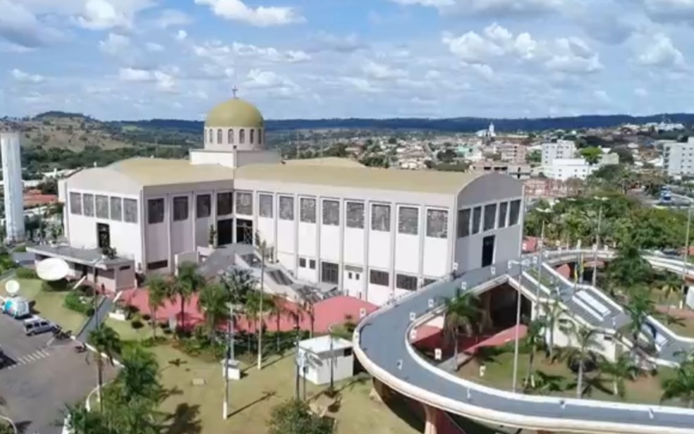 Santuário Basílica do Divino Pai Eterno, em Trindade, Goiás — Foto: Reprodução/TV Anhanguera