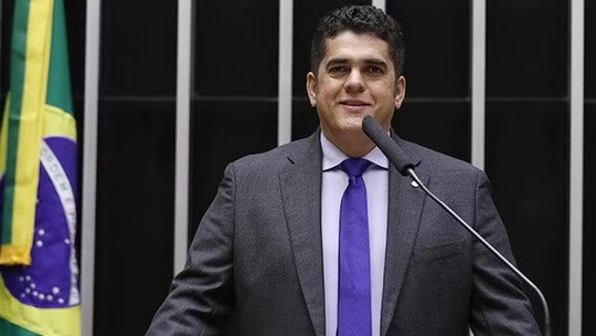 PF acha celular no esgoto e R$ 87 mil em operação contra deputado