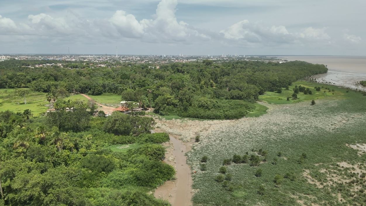 Corpo é encontrado boiando em rio de Santana; Bombeiros descartam ligação com jovem desaparecido