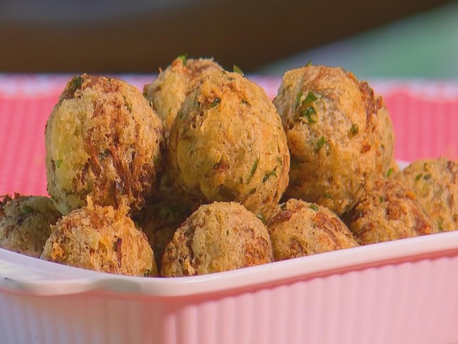 Receita Nosso Campo: aprenda a fazer um delicioso bolinho de costela com massa de mandioca
