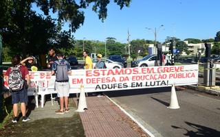 Ao menos 51 universidades federais e 79 institutos estão em greve