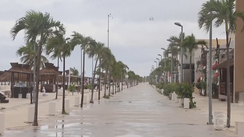 Furacão Milton: mais de 5 milhões de americanos recebem ordens para sair de casa e escapar da destruição — Foto: Jornal Nacional/ Reprodução