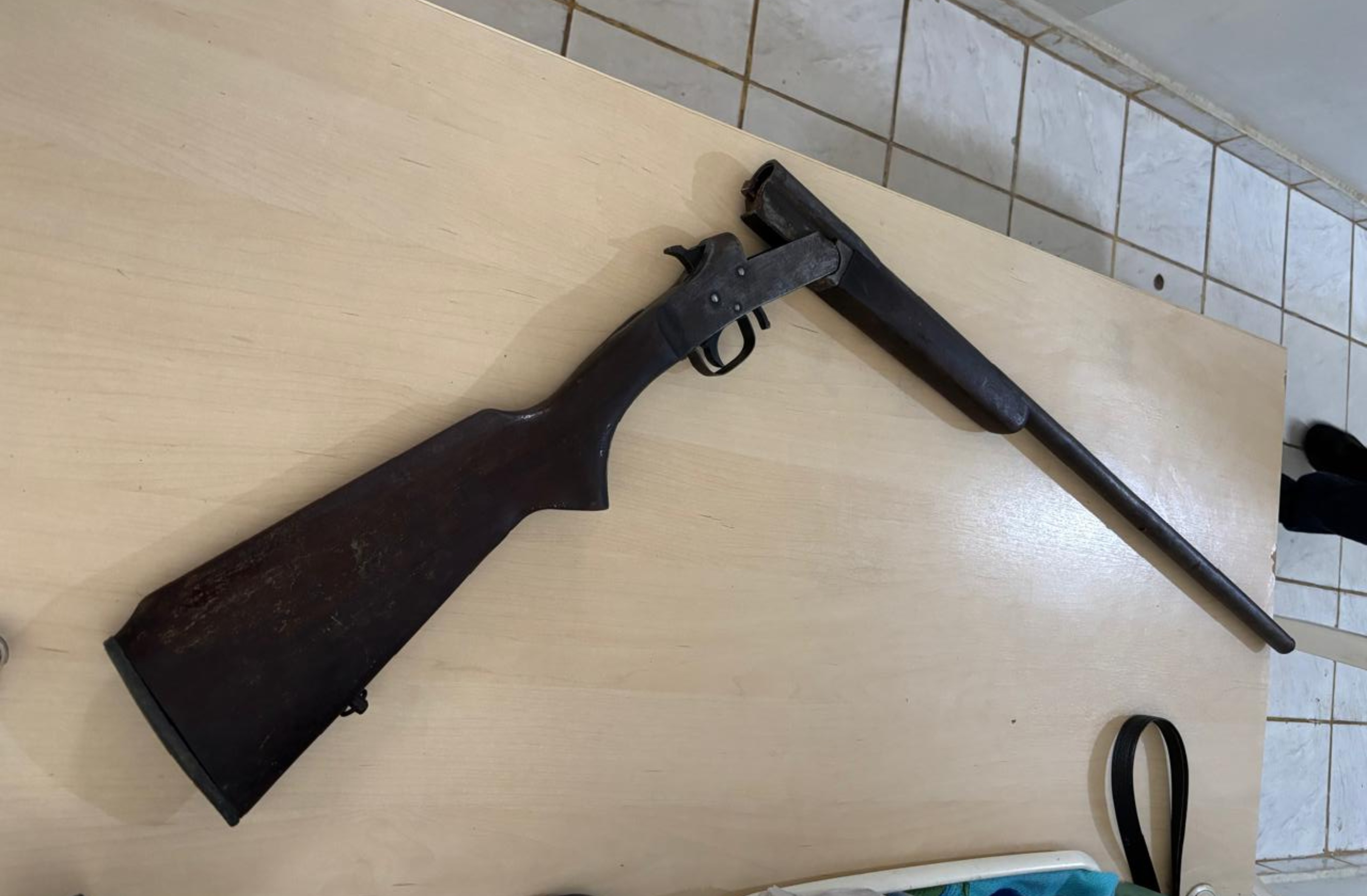 Suspeito de violência doméstica é preso com espingarda na região do Apiaú, em Mucajaí