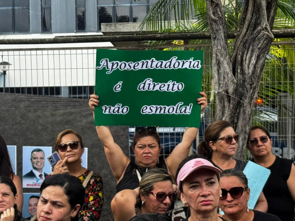 Professores criticam mudanças no tempo de contribuição para aposentadoria. — Foto: Naine Carvalho/Rede Amazônica
