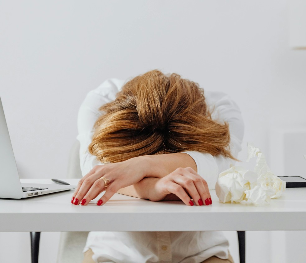 Excesso de estímulos, trabalho e tarefas também pode fazer parecer que o tempo não é o suficiente — Foto: Pexels