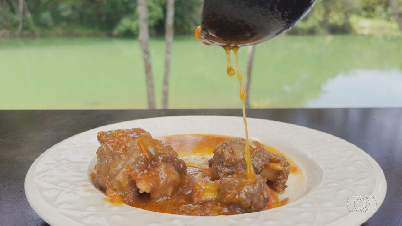 Rabada com tomate na panela de pressão: ex-bbb Caio Afiune ensina receita do Sabores do Campo