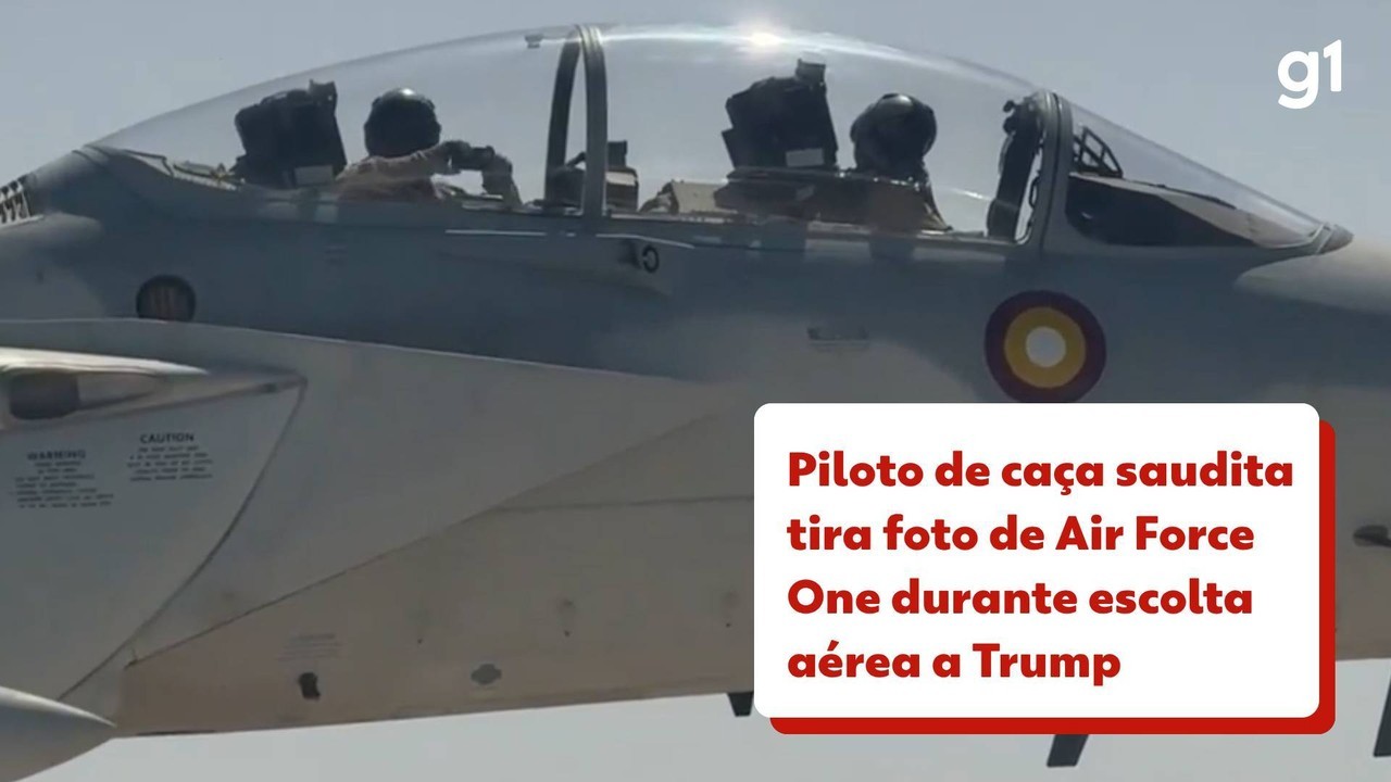 Piloto de caça tira foto de Air Force One durante escolta aérea a Trump