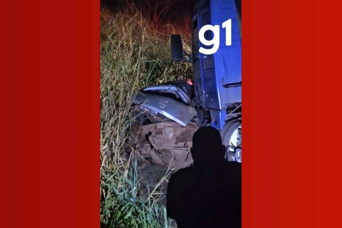 Casal morre após carro bater de frente com carreta na BR-364 em MT; vídeo