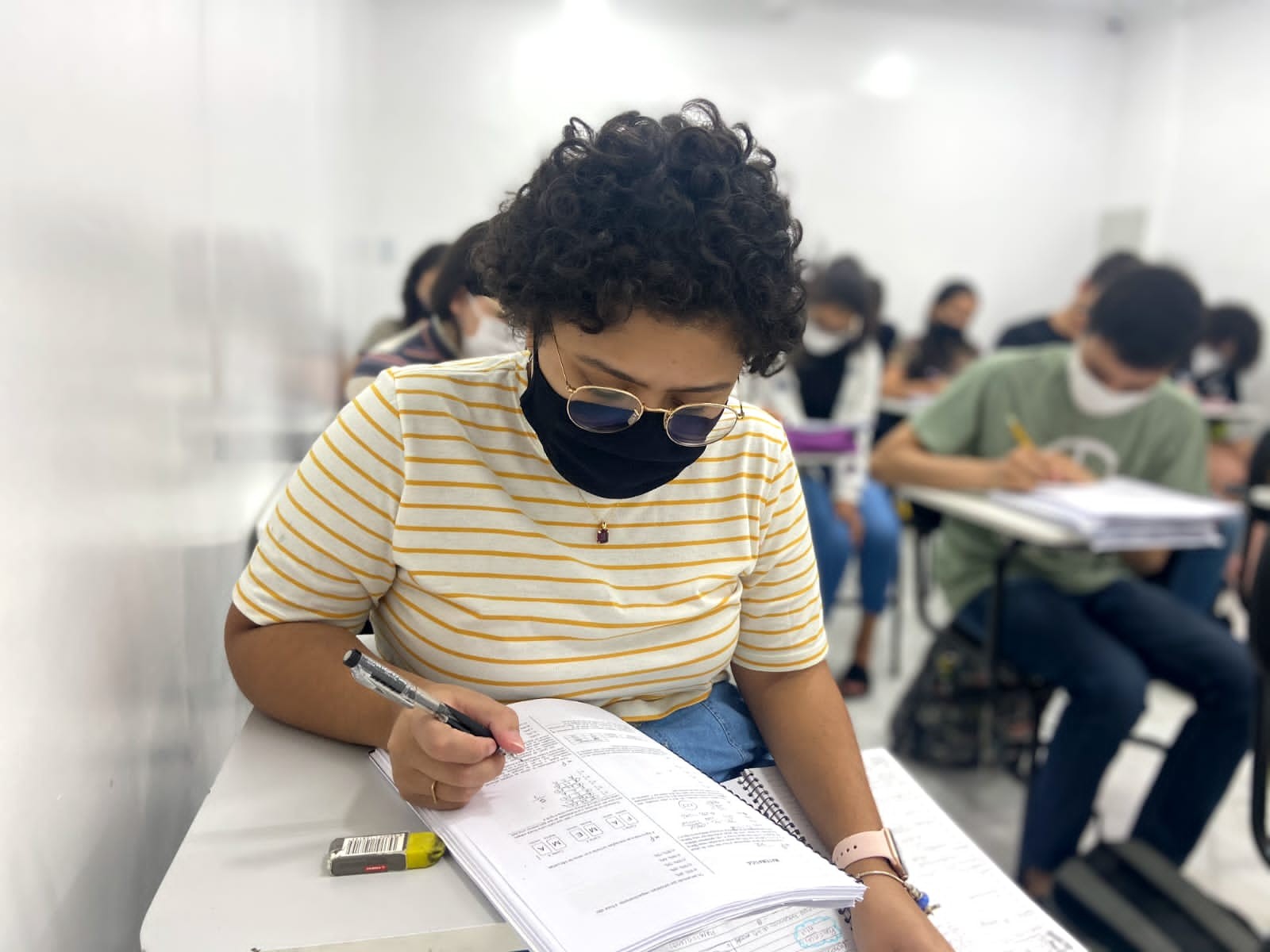 Chance de um jovem de baixa renda cursar ensino superior no AM é de apenas 1,4%, aponta estudo