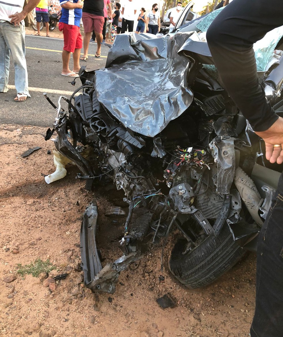 Colisão entre carros deixa um morto e três gravemente feridos no Litoral do  Piauí | G1