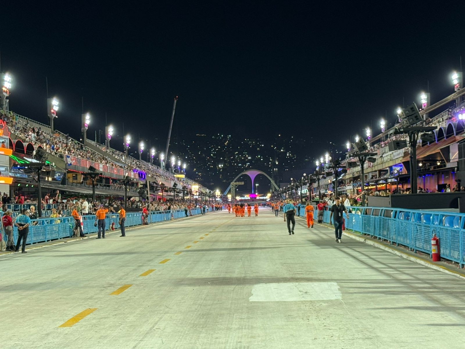 2ª noite do Grupo Especial: Mocidade, Beija-Flor, Viradouro e Tijuca desfilam daqui a pouco