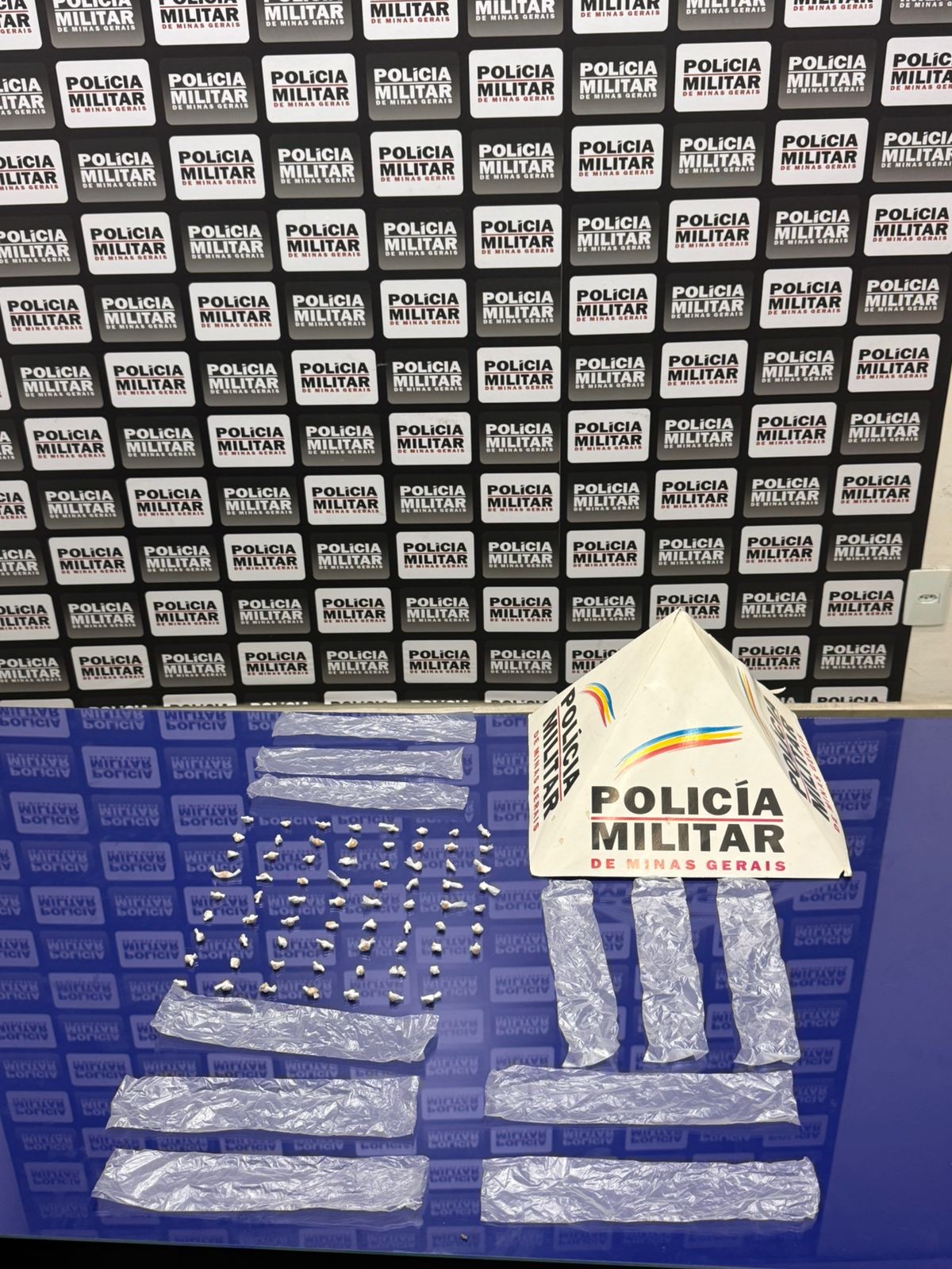 Após denúncia, homem é preso por tráfico de drogas e PM encontra pedras de crack em matagal na zona rural de Várzea da Palma