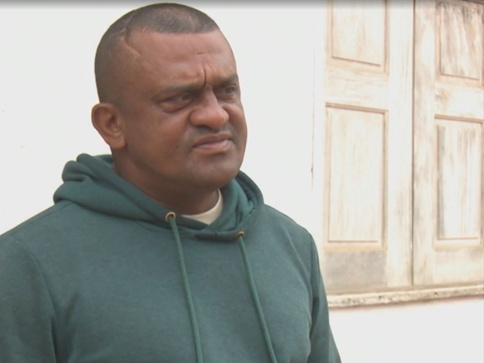 Para Renato Nascimento, um dos moradores da região, outro problema que causa preocupação é a questão da saúde em relação ao cheiro do local após o incêndio — Foto: Reprodução/Rede Amazônica Acre