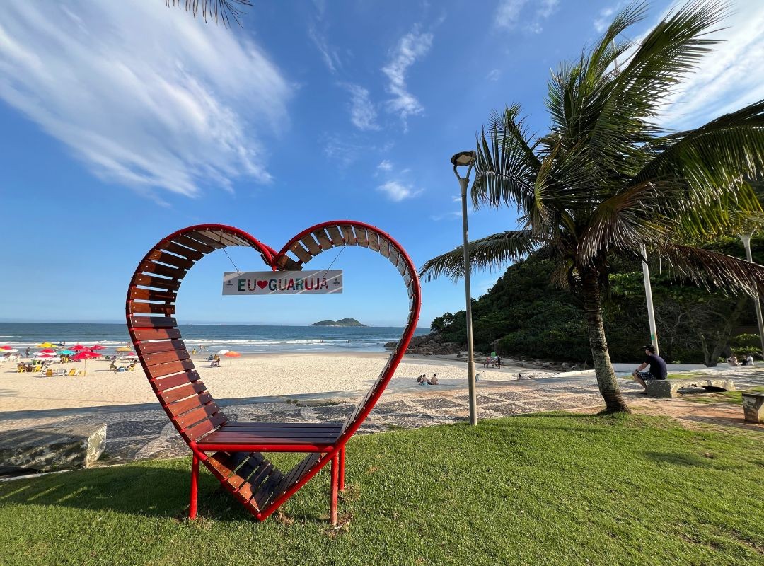 Guarujá, SP, ganha corações instagramáveis em pontos turísticos 