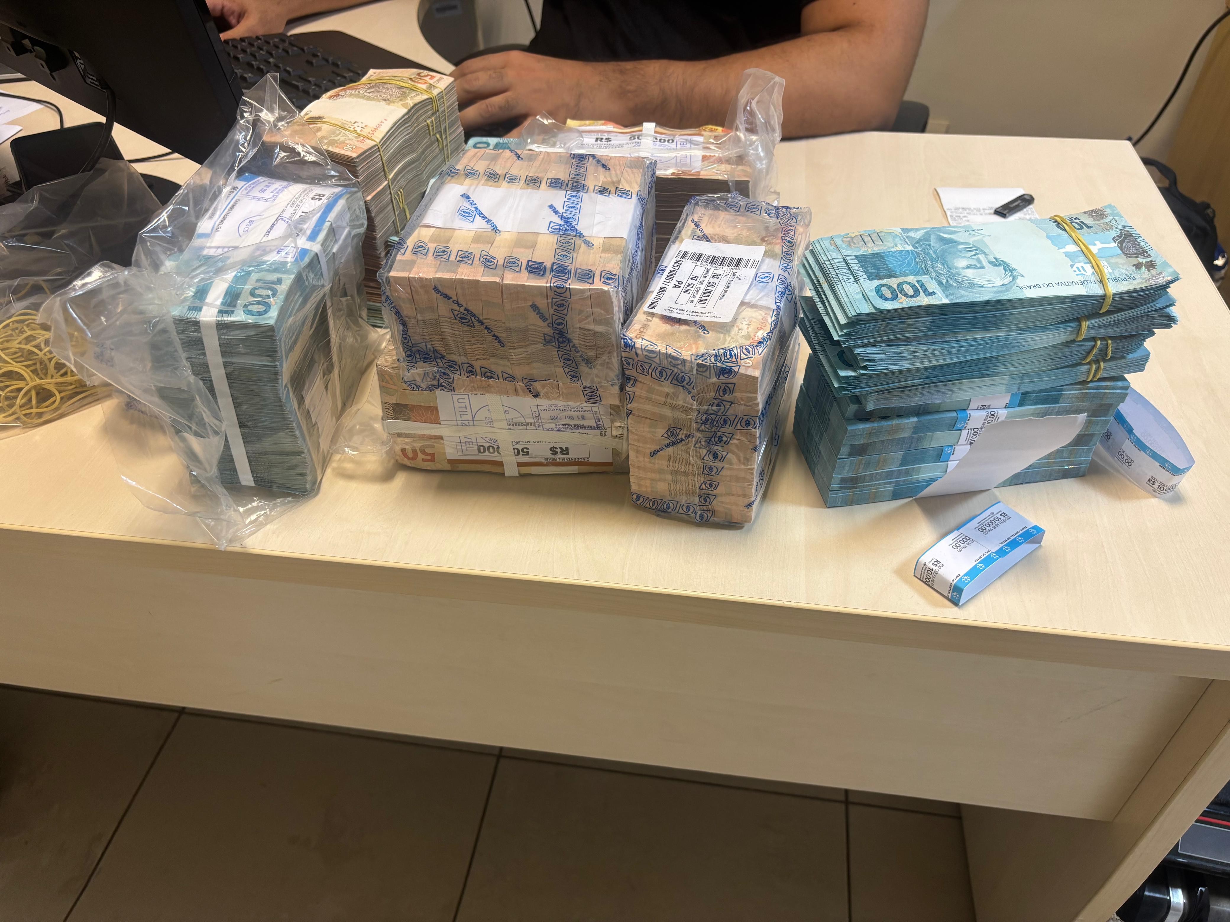 Mais de R$ 1,1 milhão é apreendido em Manaus em operação que investiga suspeita de lavagem de dinheiro