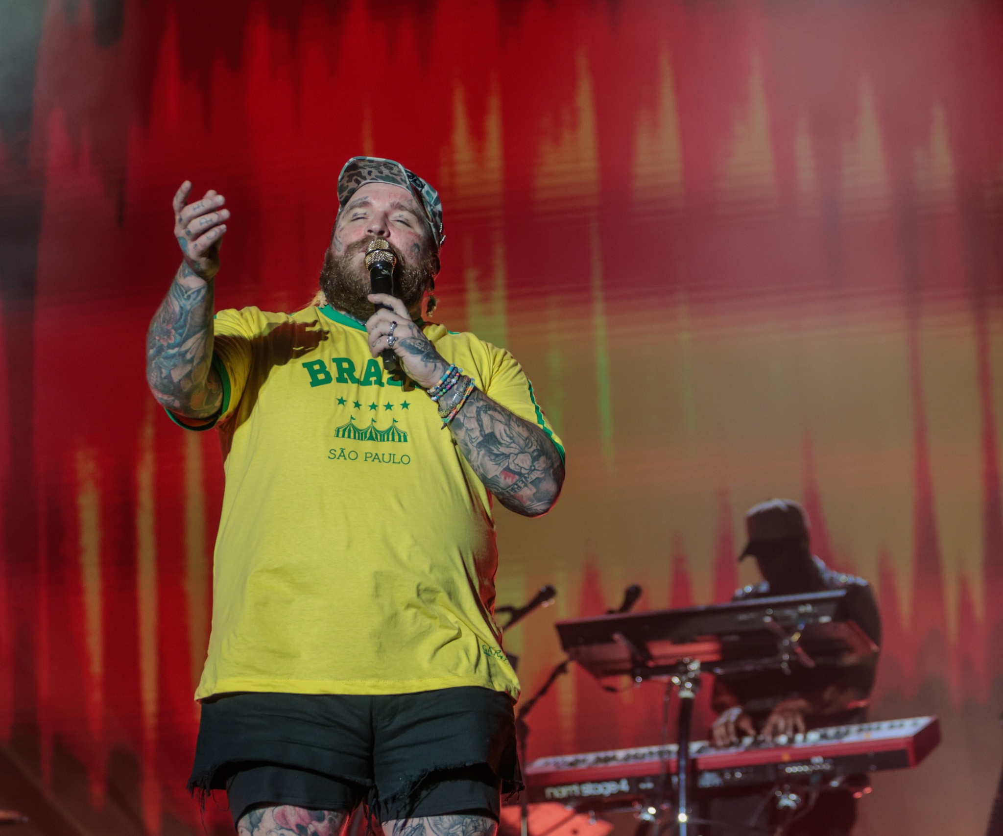 Teddy Swims exibe vozeirão potente e contagia Lolla com hits de TikTok | Lollapalooza 2025