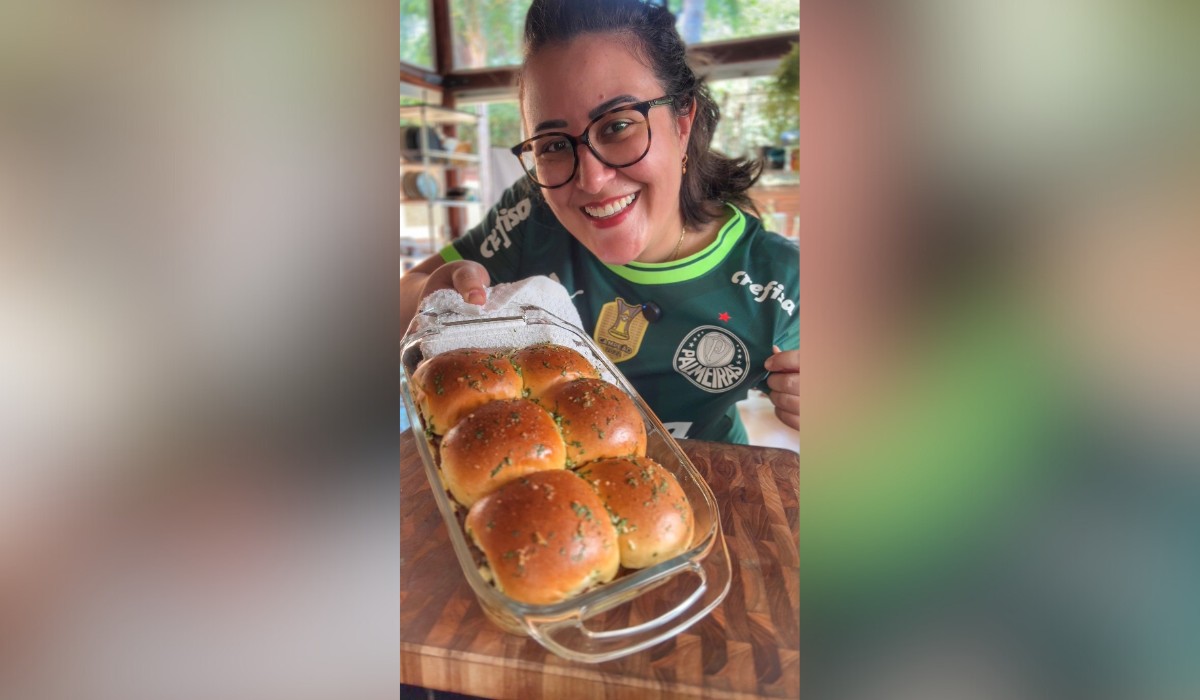 Cozinheira do interior de SP troca jaleco pelo avental e faz sucesso na internet: 'Encontrei meu propósito'