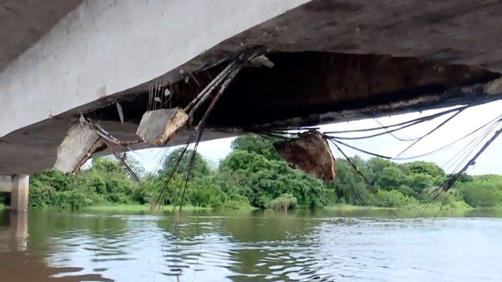 Segundo o Dnit, foi identificado problemas na infraestrutura que comprometem a passagem segura do fluxo de veículos sobre a ponte, conhecida como 'Ponte dos Índios' — Foto: Reprodução/TV Mirante