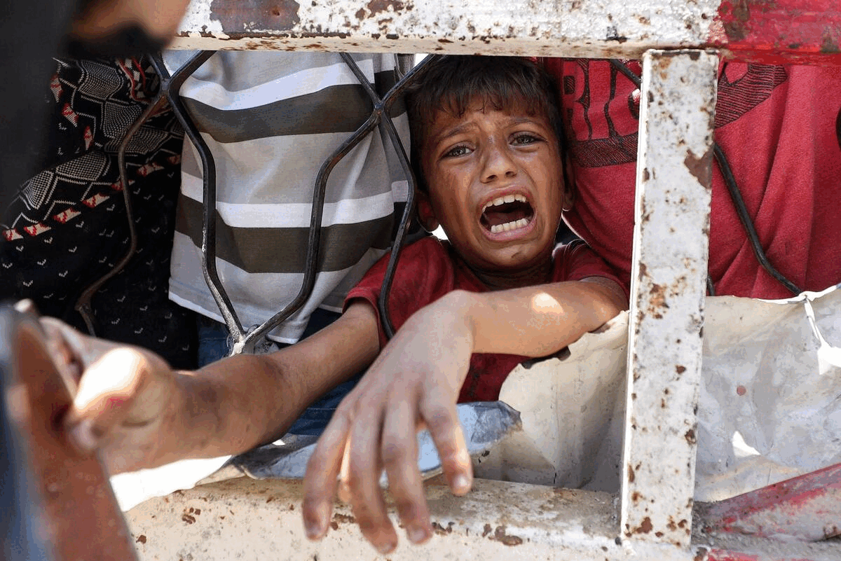 Israel diz que vai estabelecer corredores humanitários e retomar lançamentos aéreos de comida a Gaza 