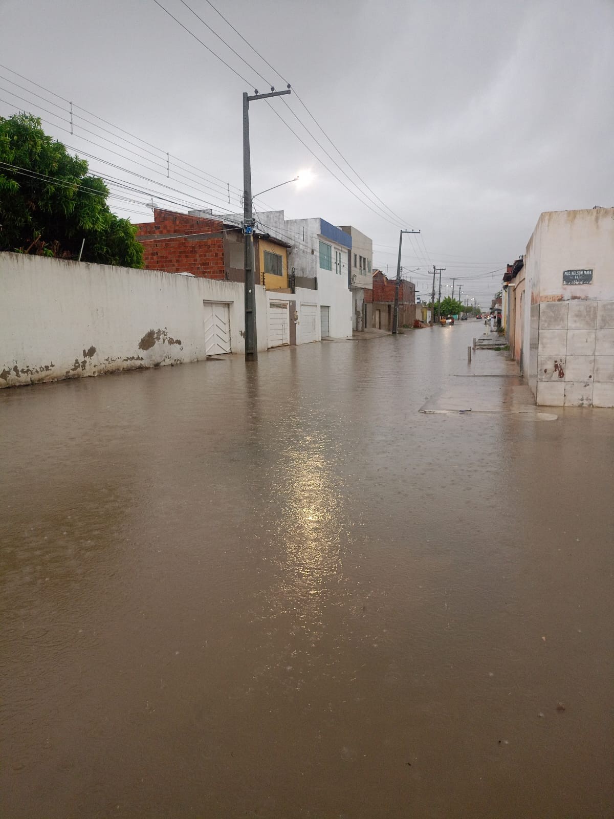 Chuva forte provoca alagamentos em municípios do Sertão de PE
