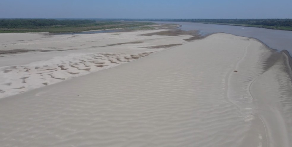 Navegação no interior do AM já sofre impactos da seca situação difícil agora, diz canoeiro — Foto: Rede Amazônica