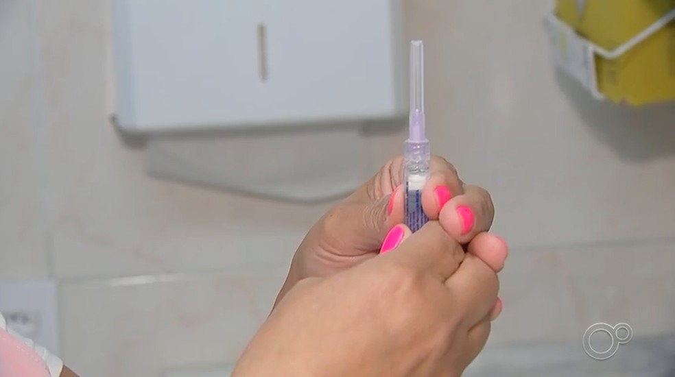 Apesar da liberação da vacina para toda a população, apenas 32% do público prioritário se imunizou — Foto: Reprodução/TV TEM