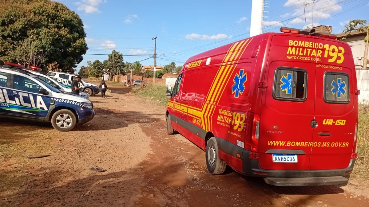 Homem tem fêmur quebrado ao sofrer tentativa de execução em plena luz do dia