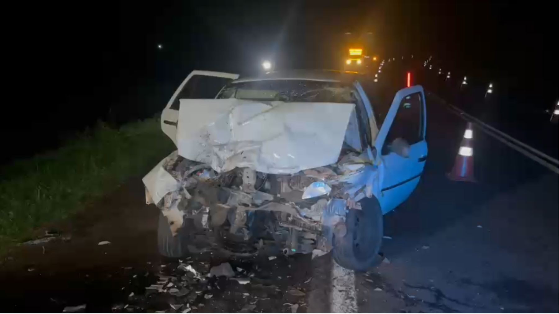 Duas pessoas morrem após motorista fazer ultrapassagem proibida no Paraná e provocar acidente na BR-277
