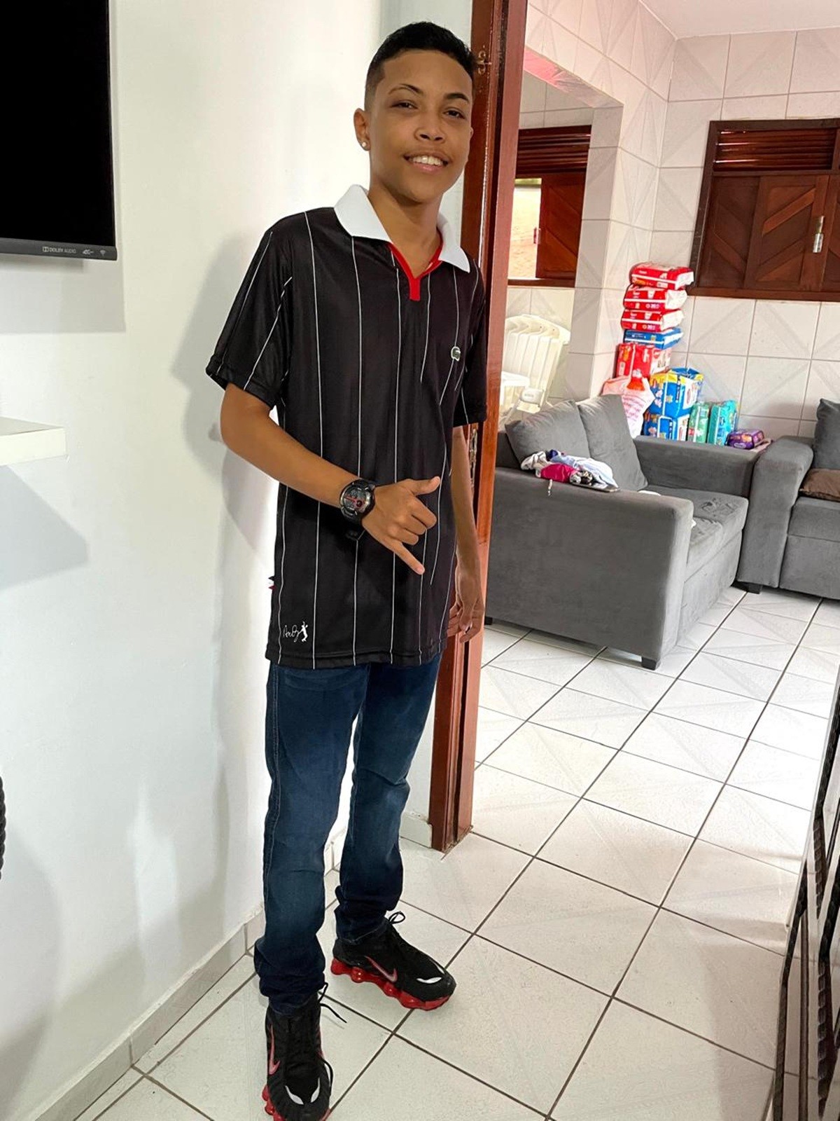 Família contesta versão da polícia e diz que jovem morto em Natal estava rendido e desarmado