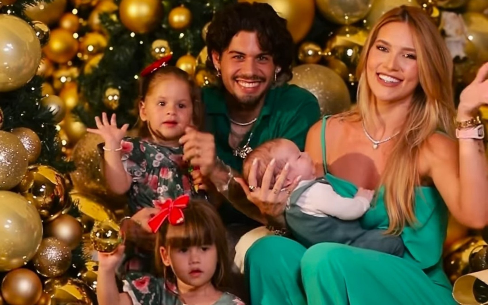 Virginia impressiona internautas com decoração luxuosa de Natal em mansão: ‘Fez nevar em Goiânia’