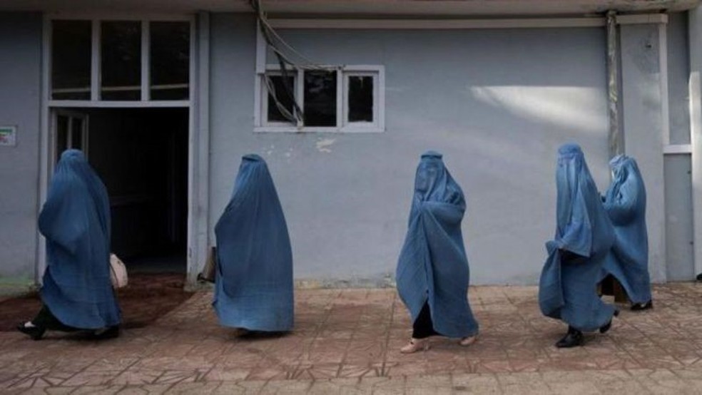 O regime talebã impõe uma versão estrita da lei Sharia, que suprime muitos dos direitos das mulheres — Foto: GETTY IMAGES