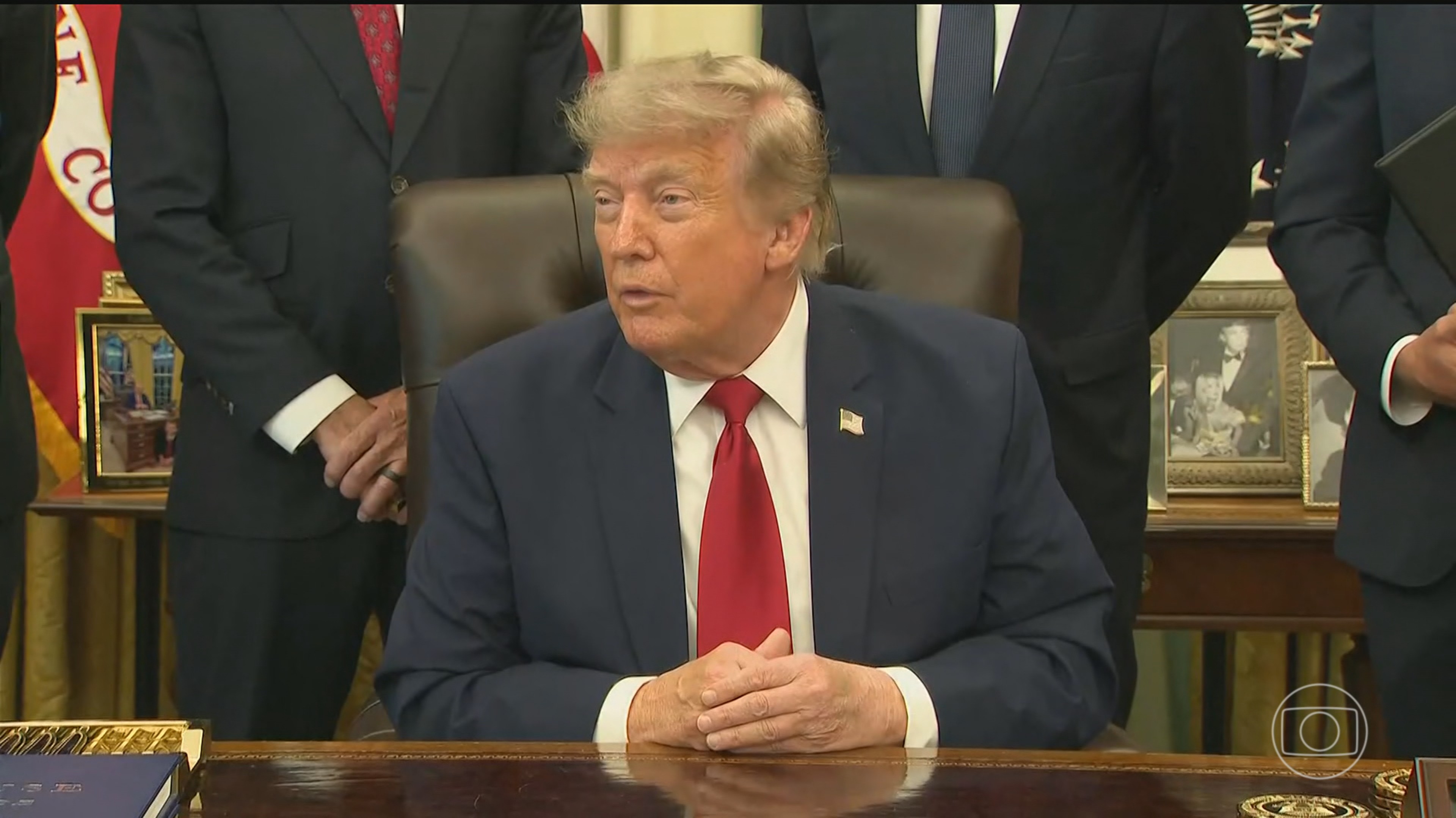 Trump anuncia bloqueio a navios do Irã e cobrança de pedágio no Estreito de Ormuz; regime dos aiatolás reage