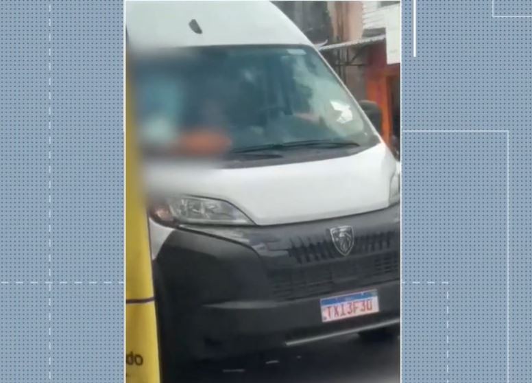 Trio de assaltantes rende casal de entregadores e foge com van carregada de mercadorias, em João Pessoa