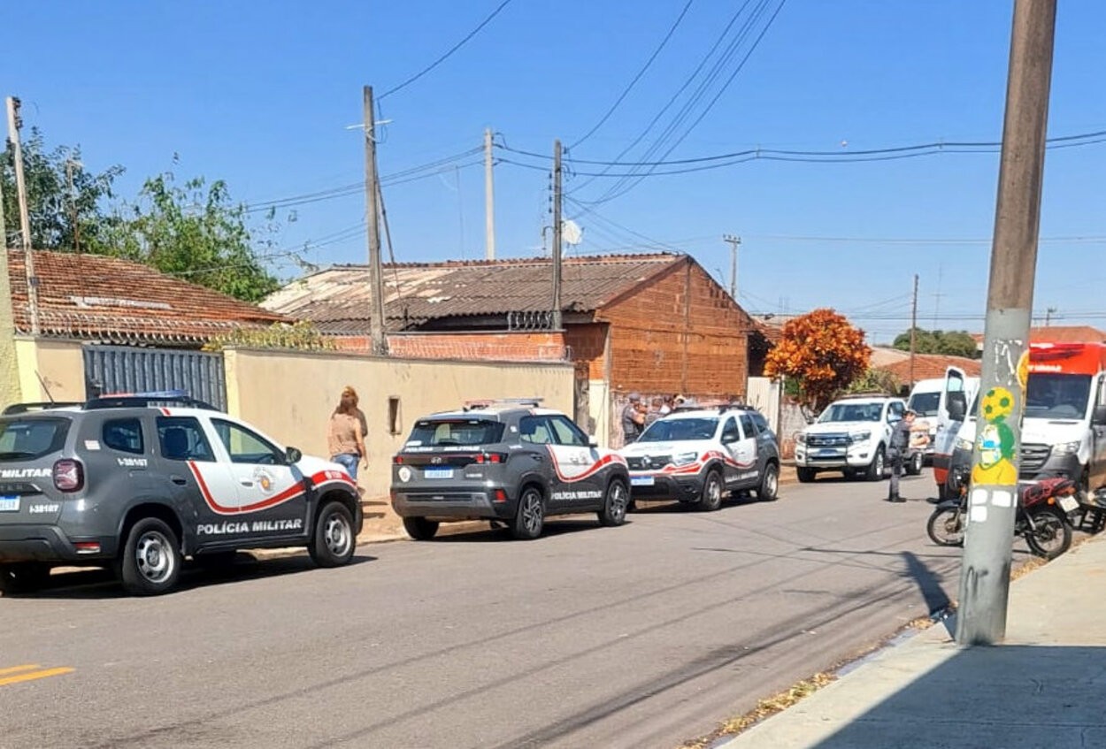 Homem é encontrado morto dentro de casa com lesões no rosto e no corpo no interior de SP