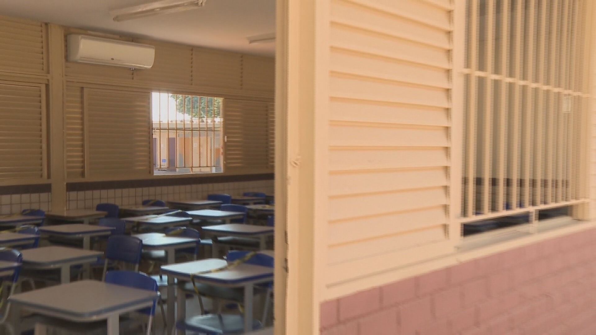 Câmara do DF discute instalação obrigatória de câmeras em salas de aula da rede pública; professores protestam