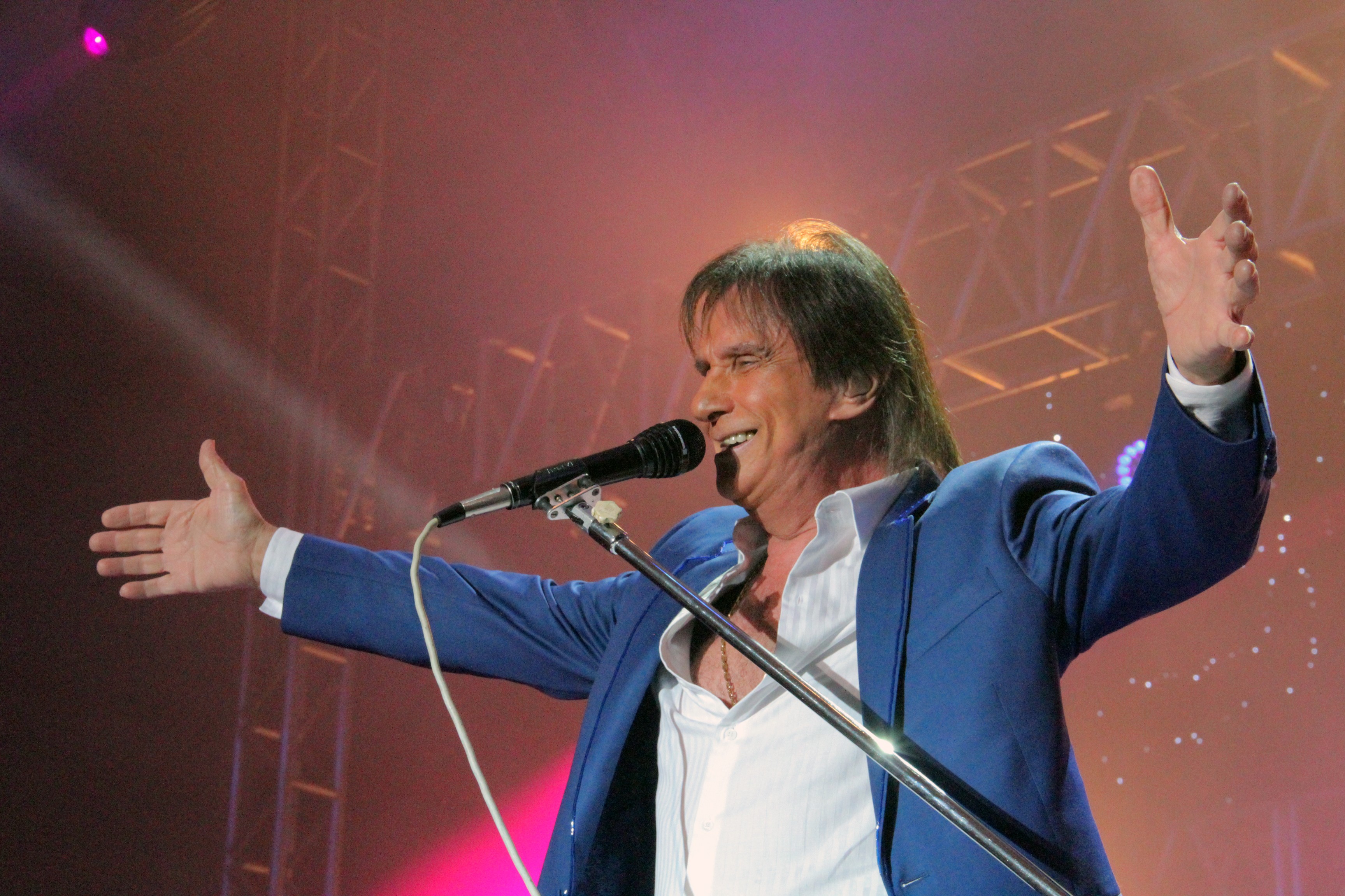 Roberto Carlos fará show em Santos; veja valores e como comprar ingressos