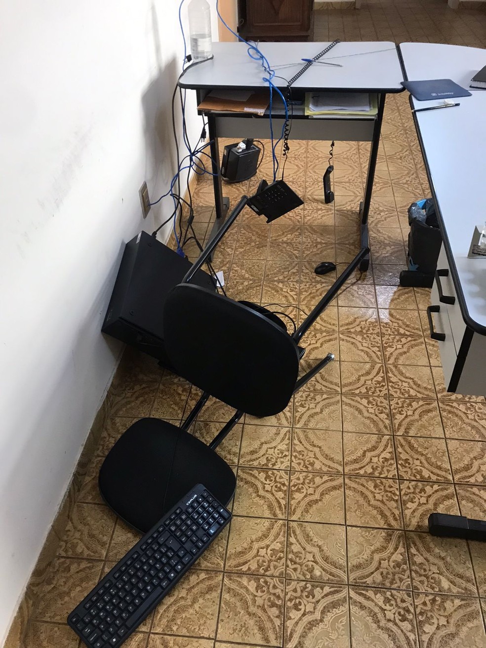 Jovem é presa depois de esfaquear escriturária, ameaçar de morte conselheira tutelar e danificar patrimônio público, em Dracena (SP) — Foto: Jorge Zanoni e Gustavo Oliveira