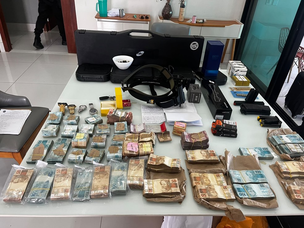 Dinheiro vivo foi apreendido em opera&ccedil;&atilde;o da pol&iacute;cia nesta quinta-feira (17) &mdash; Foto: Divulga&ccedil;&atilde;o/MPRN