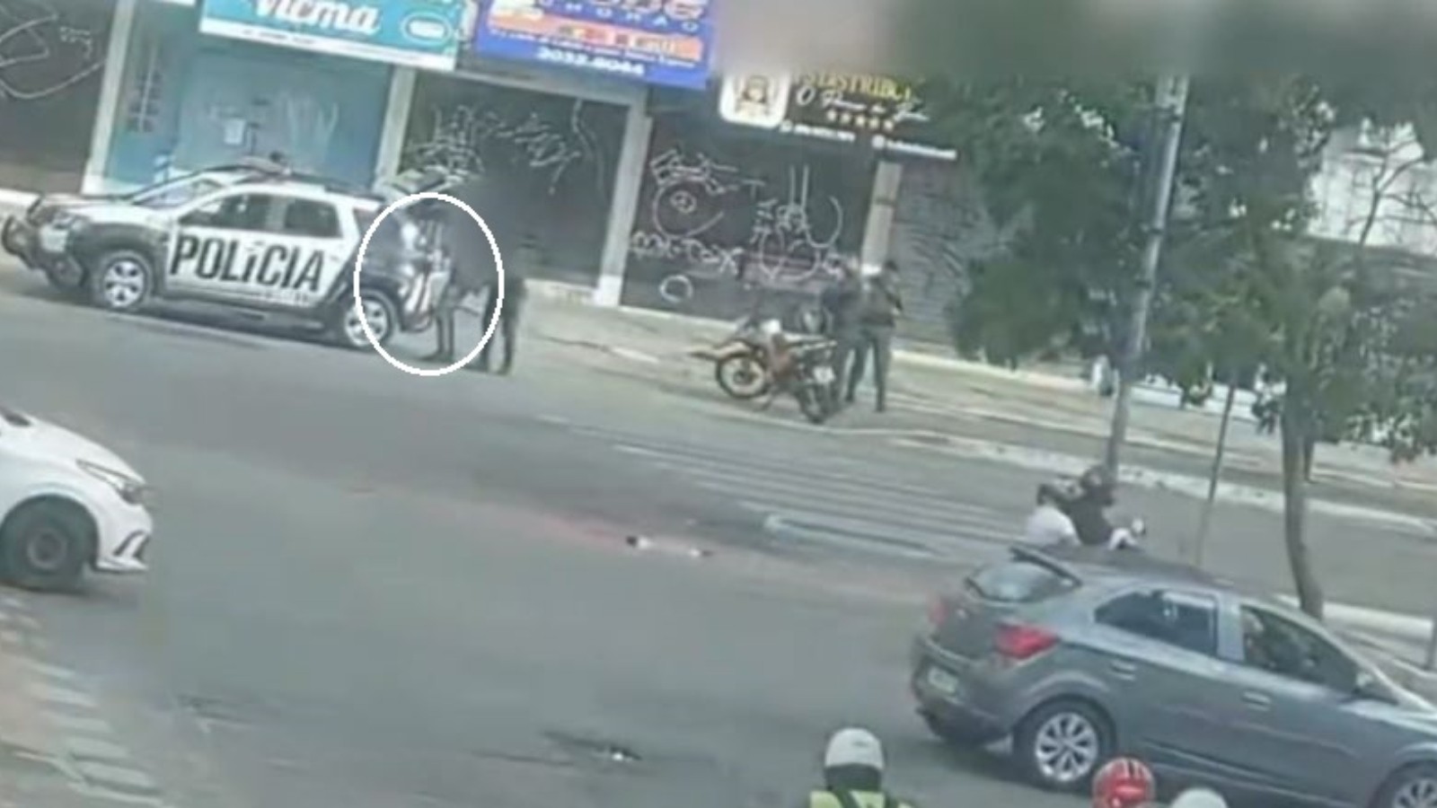 Traficante foragido do Rio Grande do Norte é preso em Fortaleza com moto roubada; veja vídeo
