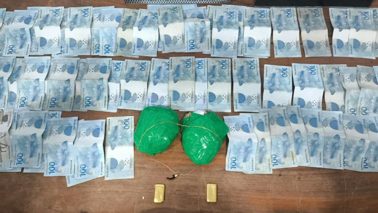 Mulher é presa com barras de ouro, drogas e R$ 7 mil em praça no centro de Macapá