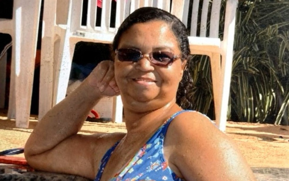 Deusineide de Sousa, de 63 anos, morreu após inalar mistura de produtos enquanto lavava banheiro, em Goiás — Foto: Reprodução/TV Anhanguera