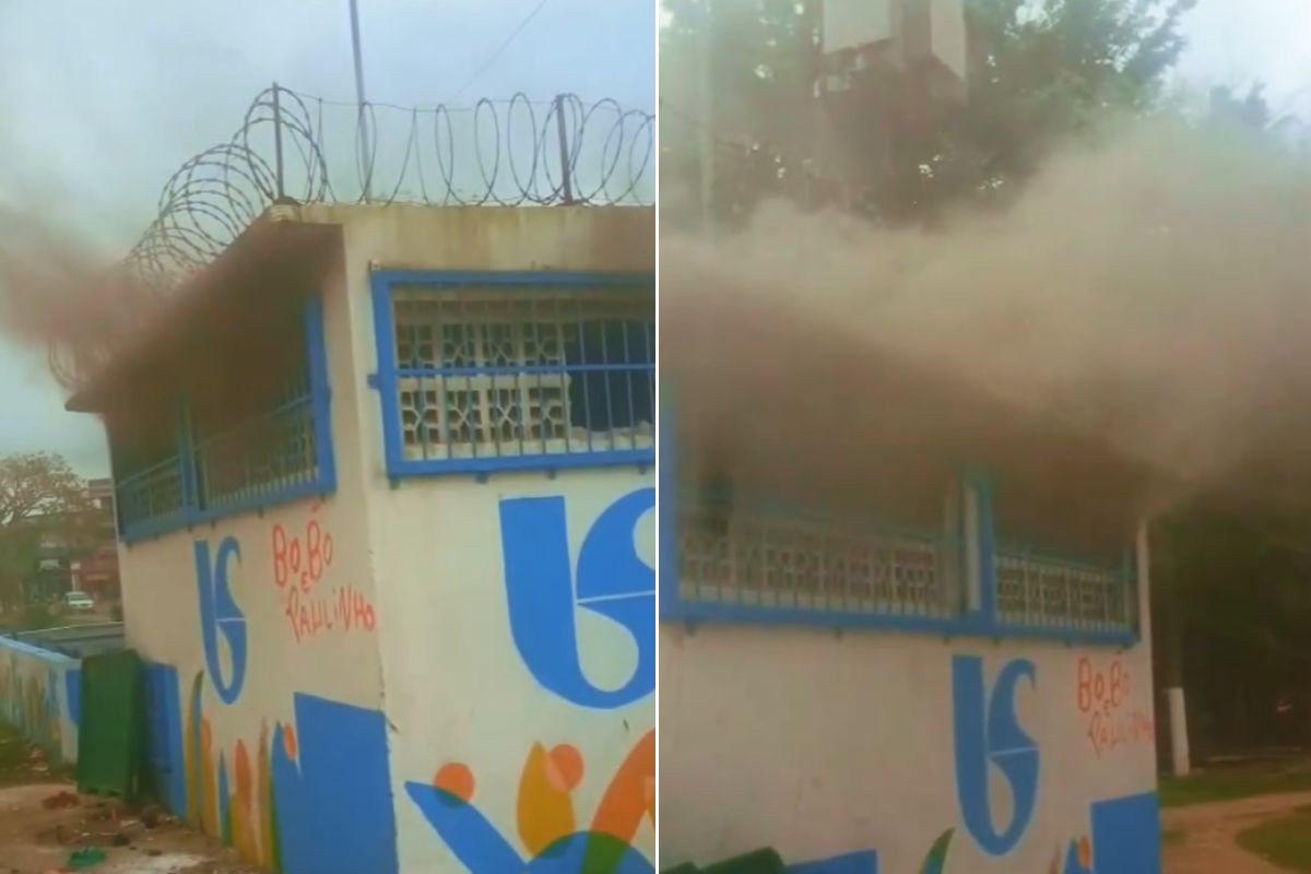 Fumaça toma conta de casa de bombas após curto-circuito em estação da Sabesp no litoral de SP