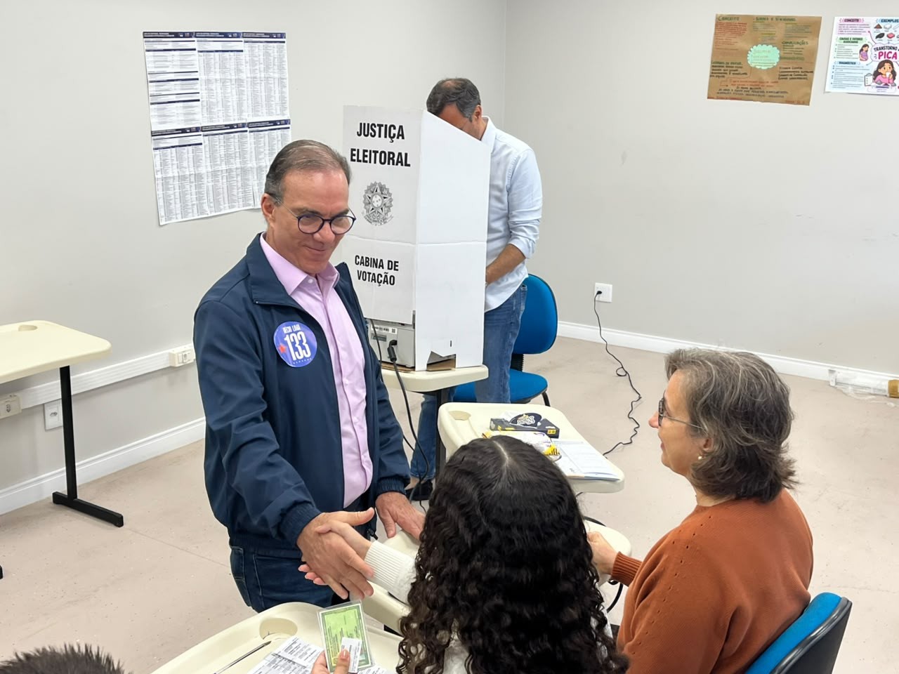 Senado por SC: Décio Lima (PT) vota em Blumenau