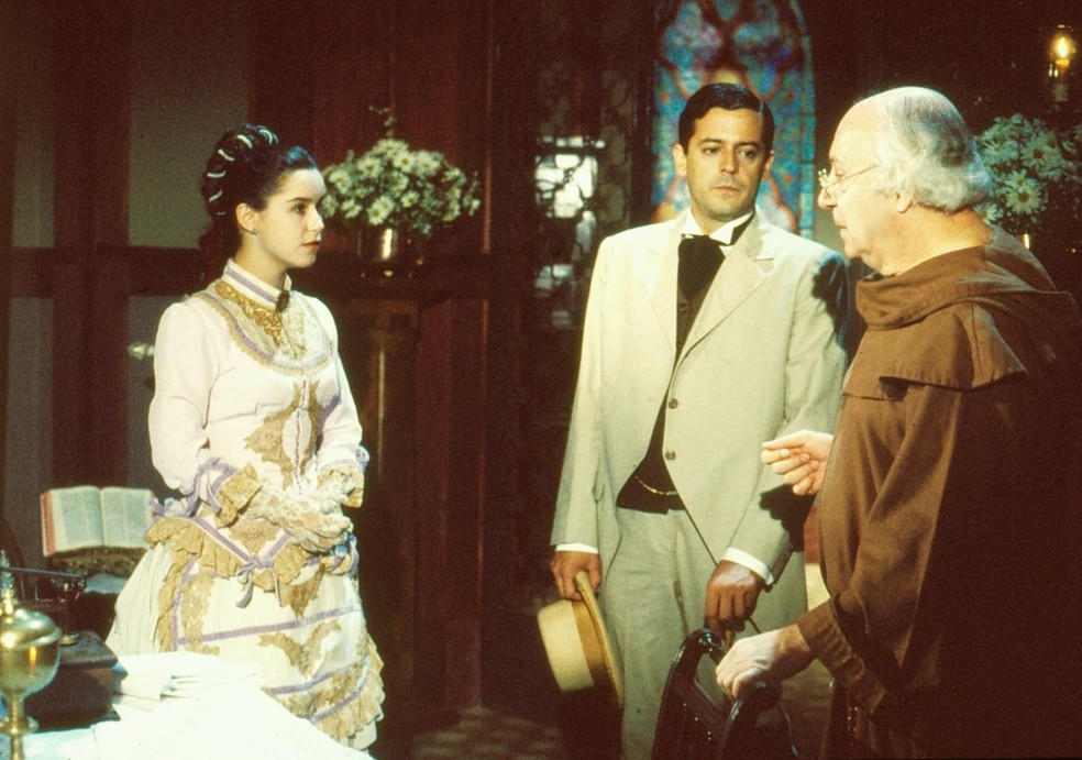 Luc&eacute;lia Santos, Marcos Paulo e S&eacute;rgio Viotti em "Sinh&aacute; Mo&ccedil;a" &mdash; Foto: Acervo